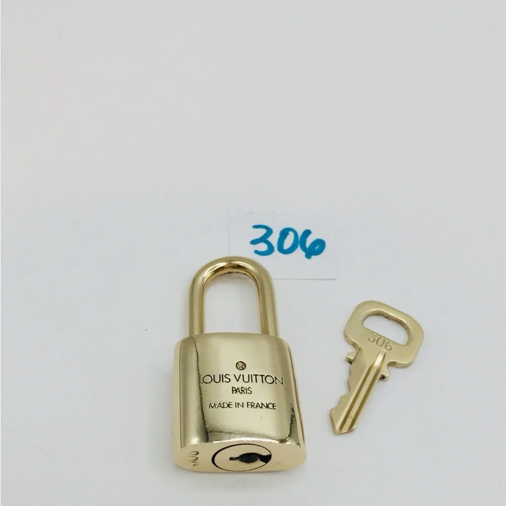 Authentic Louis Vuitton Lock and key 306 - Picture 7 of 8